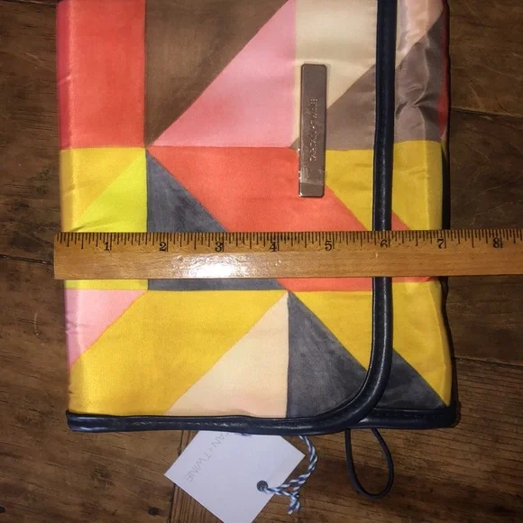 NWT Tartan + Wine Patchwork Travel Make-up travel Bag - Picture 14 of 16